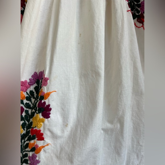 Vintage Huipil. Colorful embroidery on cotton. Girls size 5. - Picture 8 of 11